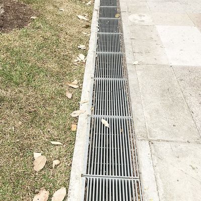 Patentierte Straße Kunststoff Gräben Regen kommerzielle Kanalisation Stahl Sturm Abfluss Gitter Abdeckplatte