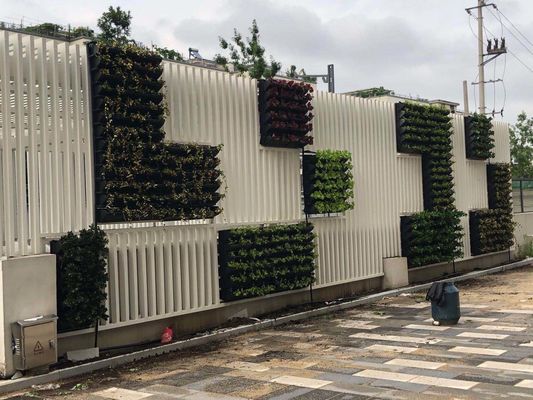 Outdoor-Grünpflanze Vertikaler Garten aus Kunststoff Blumenstapelpfannen für stilvolle grüne Wand