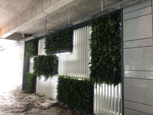 Vertikaler grüner schwarzer PP-Kunststoff-Blütentopf zum Stapeln mit Blumen-/Grünpflanzen